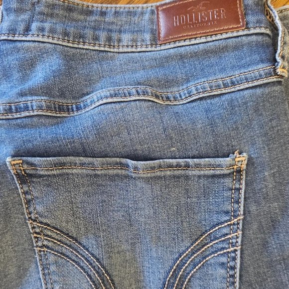 Hollister Jeans/ ULTRA HIGH-RISE RIPPED MEDIUM WASH SUPER SKINNY JEANS Size 30 - Picture 7 of 7